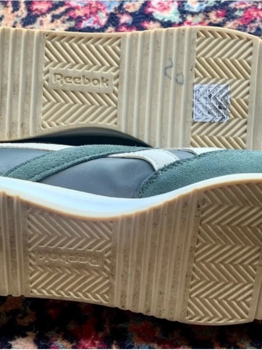 🔥🤙Reebok Men's Green & Cream Retro Runner Sneakers